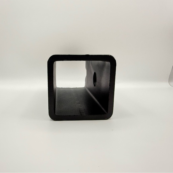 Curt 45405 Trailer Hitch Receiver Adapter Reducer Sleeve 2 1/2 In To 2 In Shank - Picture 8 of 9